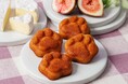 プチプチ弾けるイチジクの食感!大人気の肉球型フィナンシェより期間限定味「フィナンシェ イチジク」が登場。「ネコシェフ」からの贈り物をお楽しみください。