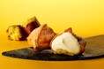 秋の風物詩“焼き芋”をパイで楽しめるスイーツ。「東京ミルクチーズ工場 Cow Cow Kitchen」から、季節限定の「ミルクパイ 焼き芋」を発売いたします。