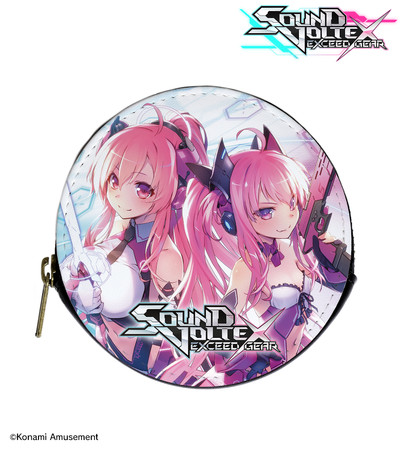 SOUND VOLTEX EXCEED GEAR』のレイシス＆グレイス Tシャツ、ロゴ