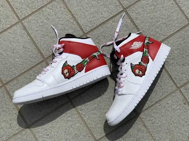 NIKE AIR JORDAN 1 MID SKULL ROSES