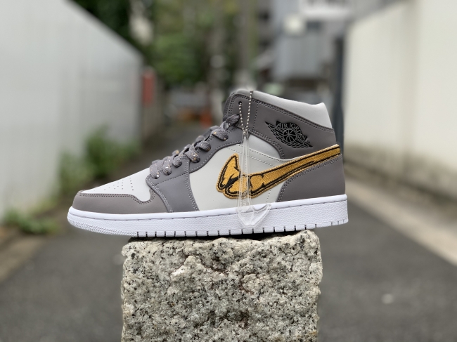 リメイクスニーカー「STILLALIVE（スティルアライブ）」からAIR JORDAN1 MIDをベースにした新モデル「FATAL GOLD AJ1  MID GRY」が発売。 | 株式会社PRINCIPE priveのプレスリリース