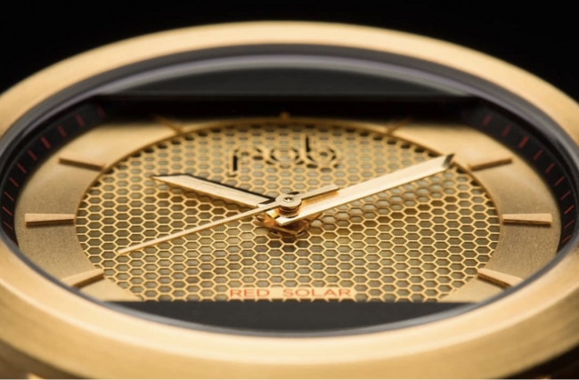 パリ発の腕時計メーカー「FOB Paris(フォブ パリ)」からソーラー電池を 