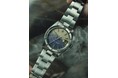 二度と同じ色彩は生まれない。ROLEX Oyster Perpetual Date Purple Grey Tropical Dialを備えたRef.1501を販売開始。