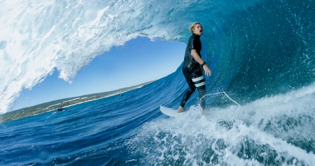 サーフィン界の至宝ジョン ジョン フローレンスが3年の歳月を費やして製作した世界初の4kドキュメンタリーサーフムービー View From A Blue Moon Hurley Japanのプレスリリース