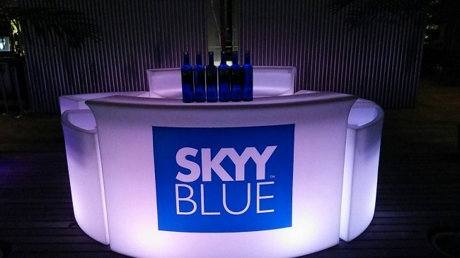 東京スカイツリタウンー(R)内「見上げるビアガーデン」で「SKYY BLUE