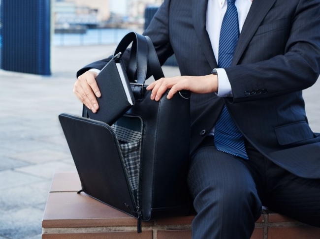 毎日が挑戦のビジネスマンの背中を押す Black Business Tote 新発売 株式会社マザーハウスのプレスリリース