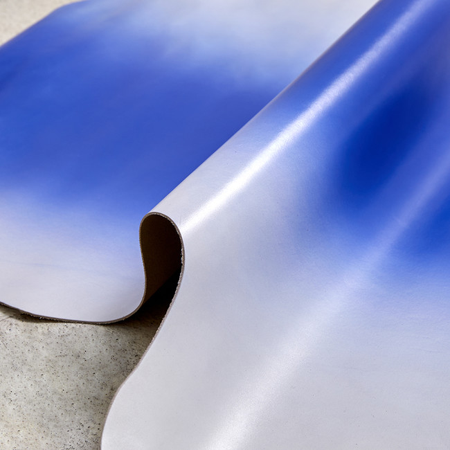 新作のために開発されたグラデーションレザー