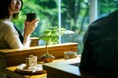 【箱根リトリート före & villa 1/f】雨音と緑が、滞在の記憶をかたちにする。若年層にも広がる盆栽文化を、滞在体験として提案