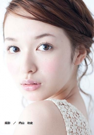 モデルの森 絵梨佳さん出演cm Sala 熱を味方に オイル篇 オンエア開始 株式会社カネボウ化粧品のプレスリリース