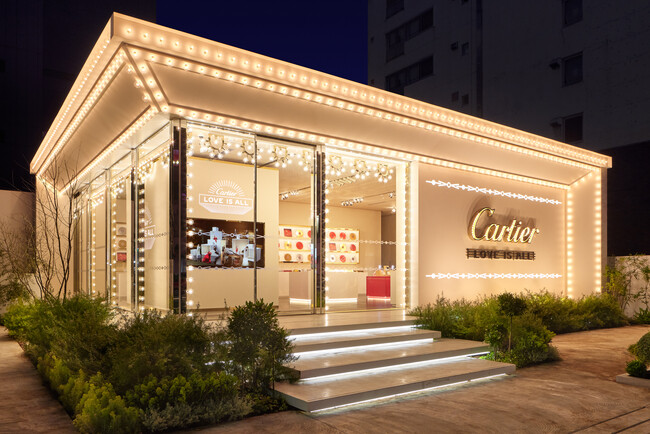 (C) Cartier (C) Cartier