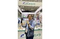 「信長デイトナ」、PHOTO NEXT 2025にて装着体験を実施 ─ よしみカメラ 一木代表による着用で関係者の注目集まる