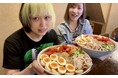 【重量4kg超!】大食いタレント三宅智子さん&ザアザア亞んさんがトッピングマシマシ大盛り冷麺に挑戦!東京冷麺の超大盛メニューに挑んだ衝撃の記録がYouTubeで公開