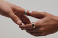 ŌURA、世界最小*のスマートリング「Oura Ring 5」を発表
