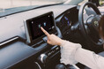 “スマホの動画、車で見られたら…”を後付けで実現――有線CarPlayをワイヤレス化しながら車内大画面で映像視聴できる「GetPairr Mirror Cast」、在庫限り8,800円（税込）で提供