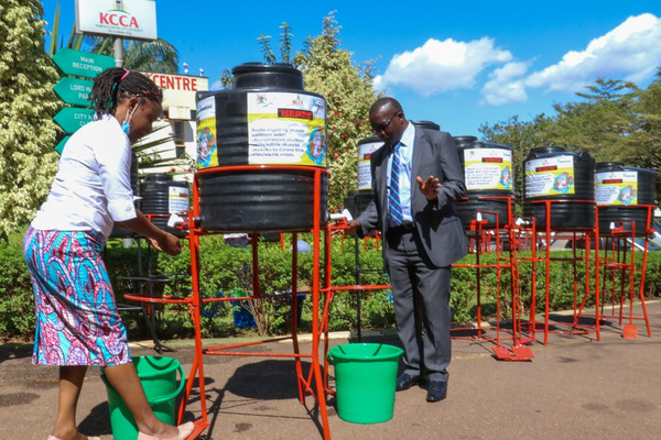 ウガンダで提供・設置した足踏み式手洗い設備（WaterAid Uganda）