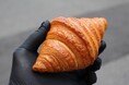 広島・吉島町にクロワッサン専門店オープン。SNSで話題のパティシエあめくんが手がける本格発酵バターの味を全国へ。