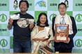 奈良県広陵町の“日本一の靴下”が、ネパールから世界へつながる平和教材に