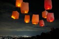 名古屋から1時間、湯の山温泉の夜空に放つランタン「湯治のあかり」