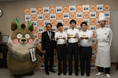 高校生×地元ケーキ店が共同開発！特産「真菰」と観光協会公式キャラ「こもしか」をモチーフにした新洋菓子が完成、町長へ報告