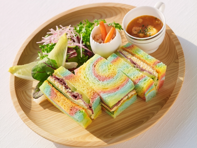 ニューヨークで話題のレインボーブレッドを使用した 「Easter Rainbow Sandwich」