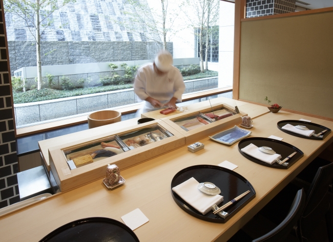 板前が目の前で握る寿司を楽しめるプライベートカウンター