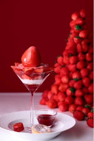 苺パフェ「溺れるイチゴ」イメージ