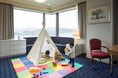 【リーガロイヤルホテル広島】お子様の好奇心をくすぐるグッズが勢揃い！ファミリー向け宿泊プラン『スマイルステイ』を販売