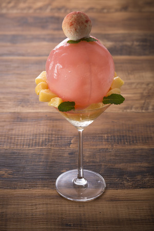 桃のかき氷パフェ「Peach ice crush!（ピーチアイスクラッシュ！）」イメージ