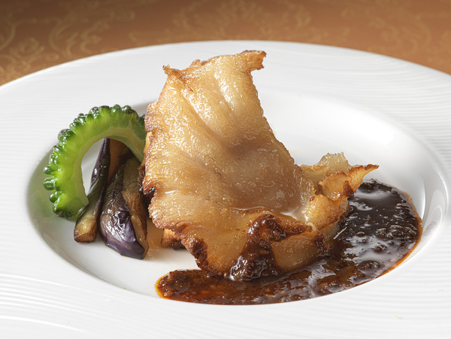 「フカヒレ(胸ビレ)ステーキ麻辣ソース 温野菜添え」 「フカヒレ(胸ビレ)ステーキ麻辣ソース 温野菜添え」