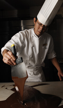 シェフショコラティエ 岡井 基浩