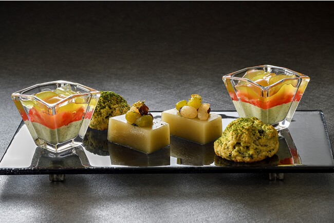 < 下の段 > < 下の段 >