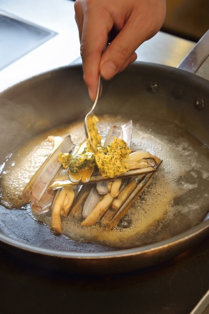 レザークラムのカフェ・ド・パリバター蒸し