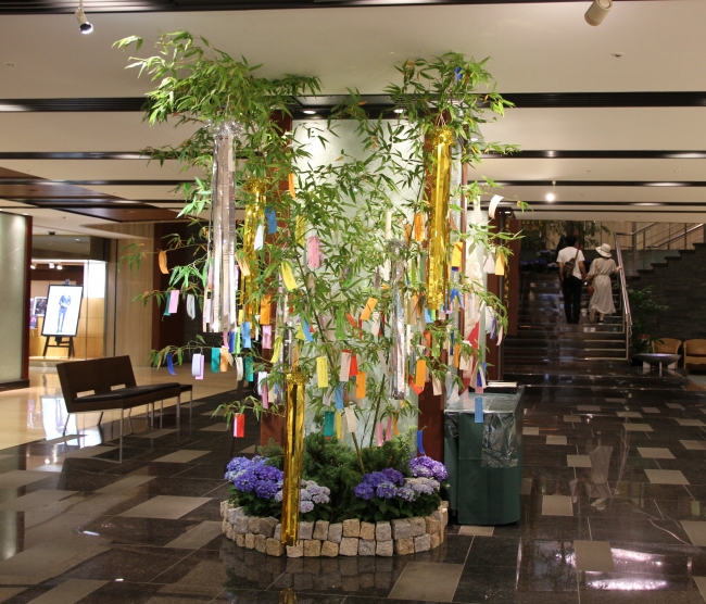 リーガロイヤルホテル 大阪 全長約4メートルの笹飾りを設置 リーガロイヤルホテルの七夕 ロイヤルホテルのプレスリリース