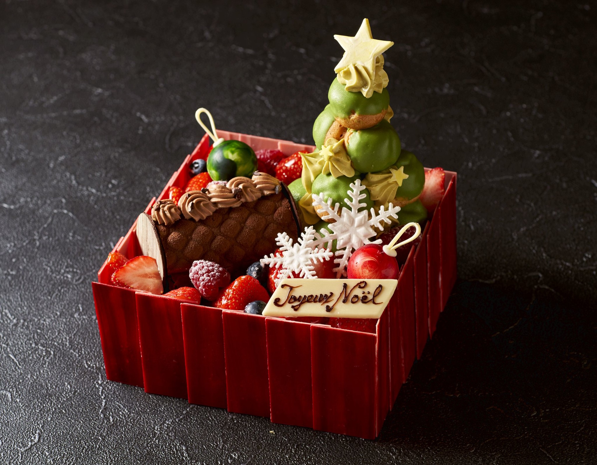 【リーガロイヤルホテル小倉】スイーツの魅力を詰め込んだパティシエールからのクリスマスギフト「 Noël