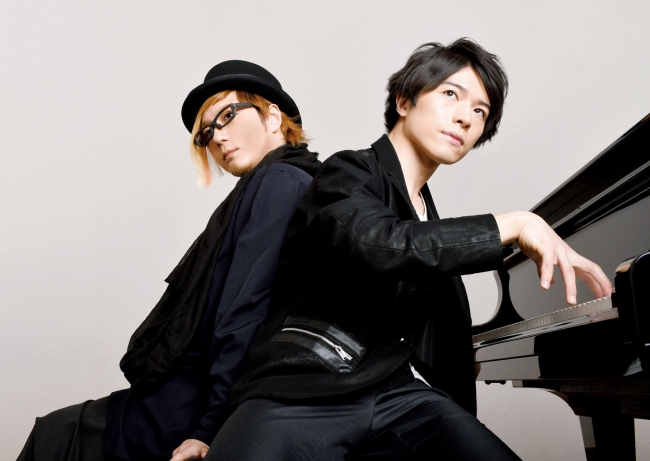 大井 健（右）と中村 匡宏（左）によるピアノ・デュオ「鍵盤男子」