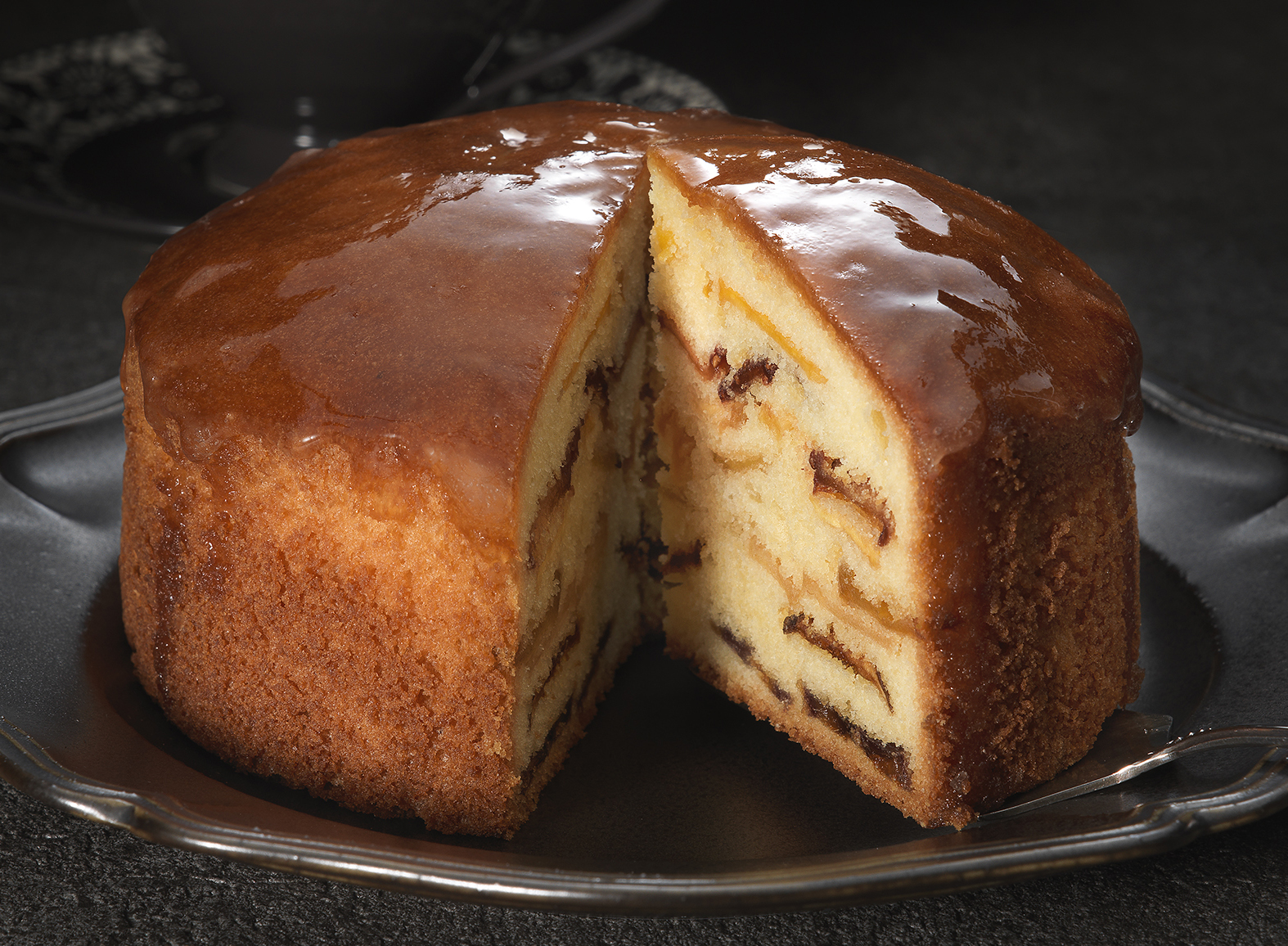 リーガロイヤルホテル 大阪 国産にこだわった7種類の自家製ドライフルーツを贅沢に閉じ込めた プレミアムドライフルーツケーキ を100台限定で予約販売 ロイヤルホテルのプレスリリース