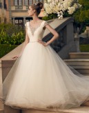 欧米中心のインポートドレスを、9万円台～販売している