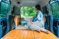 トヨタ シエンタ専用車中泊キット「VANLIFE ROOMKIT」に新モデルが登場!現行の4モードにソファとしてくつろげるモードをプラス