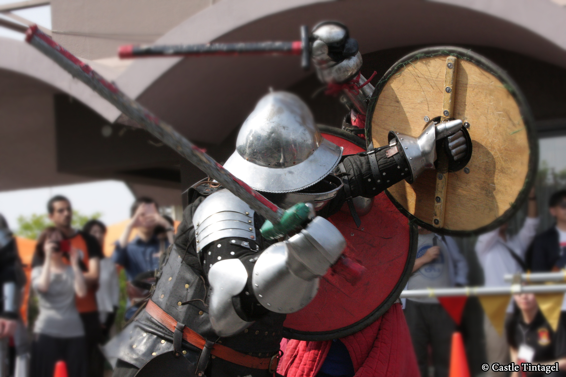 大迫力の 集団戦闘訓練 を間近で観戦 3 31 日 芳林堂書店高田馬場店にて アーマードバトル集団戦トレーニングキャンプ 開催 株式会社アニメイトホールディングスのプレスリリース