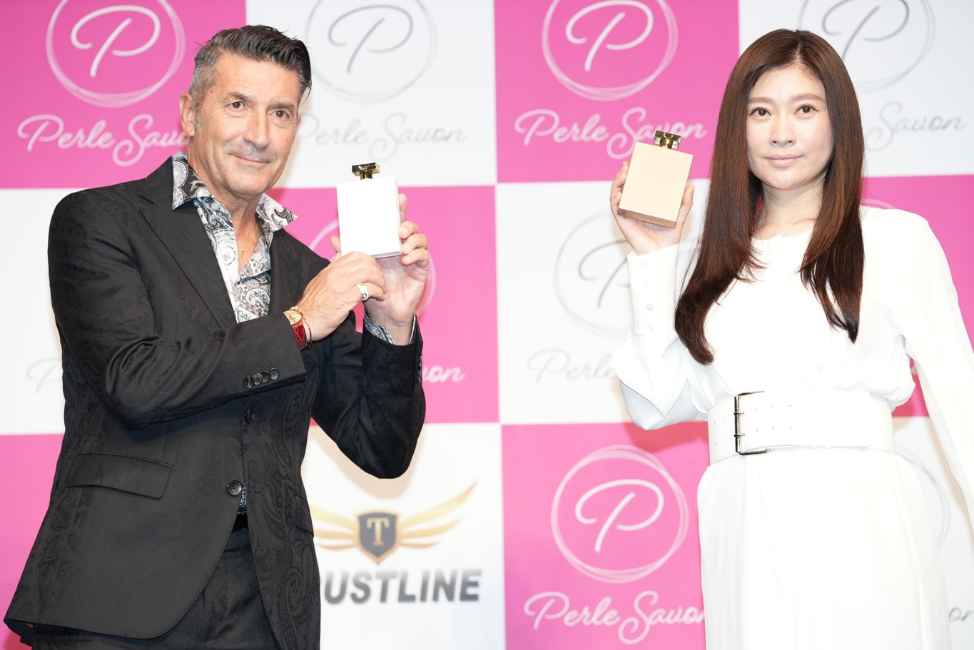 女優の篠原涼子さんが開発したヘアケアブランド「Perle Savon(ペルルセボン)」！！予約殺到の大人気シャンプー&トリートメントについて