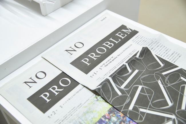 展覧会に合わせて発行したタブロイド NO PROBLEM Vol.01&02