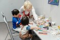 家族でアートを楽しむ体験を—エムバディジャパン、『アートウィーク東京2025』公式託児を提供