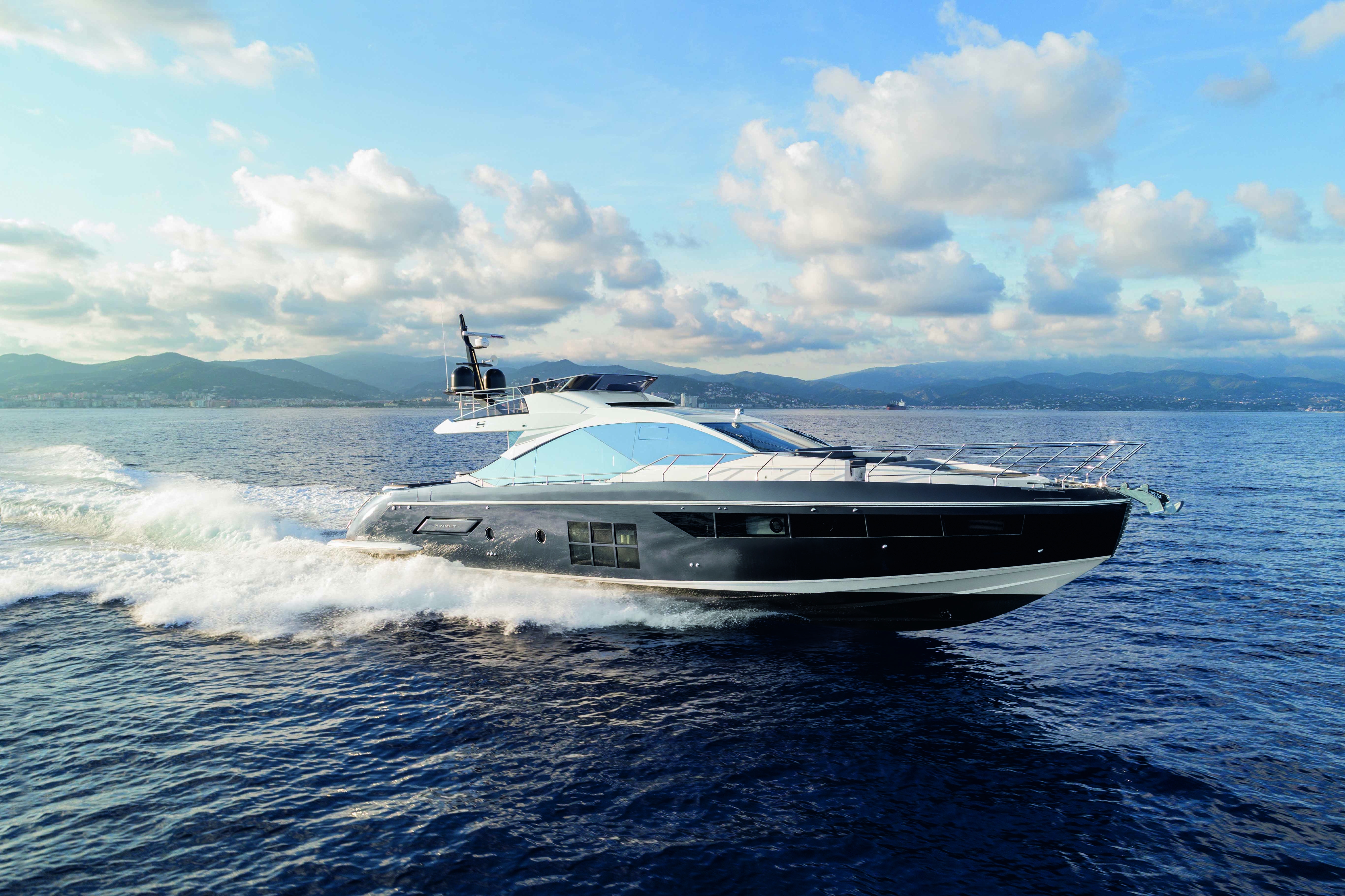 イタリアの最高級サロンクルーザー”AZIMUT”ジャパンインターナショナル