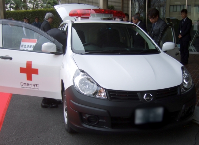 寄贈した保冷庫付献血運搬車