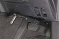 操作時のケガや、愛車へのキズを軽減。安心して使えるブレーキペダルロック新登場