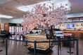成田空港の新店舗にアルチザンの伝統工芸・桜造形アート『千鳥』が期間限定にて設置。
