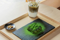 抹茶・日本茶専門カフェ「ROKUSAI -鹿柴-」日本遺産「福井・勝山石がたり」とのコラボレーション新スイーツ「苔石ティラミス」を発売開始