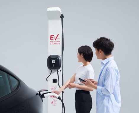 ENECHANGE EV CHARGE　EV充電器「モデル2」での充電シーン