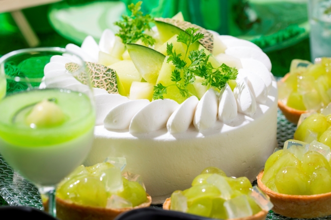 アロエとぶどうのタルトやメロンショートケーキも。