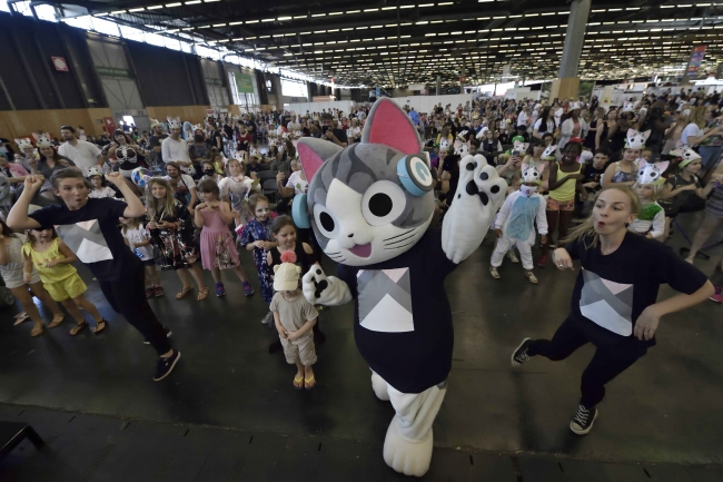 Japan Expo 17 こねこのチー ステージ超満員御礼 1 000人が熱狂し チーとダンス 株式会社講談社のプレスリリース
